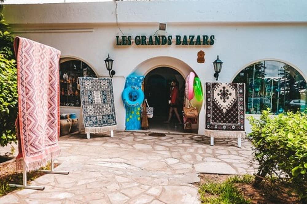 The Orangers And Al-Hammamat